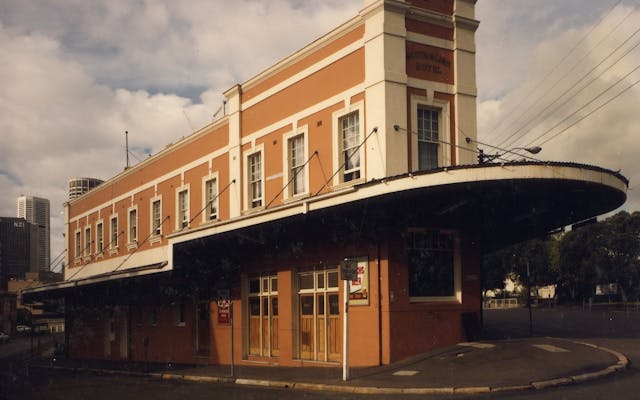 Australian Hotel, 100-104 Cumberland st, 1980