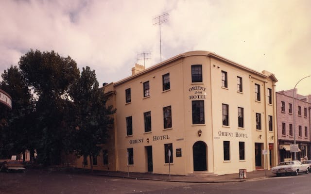 Orient Hotel, 87-89 George st, 1980