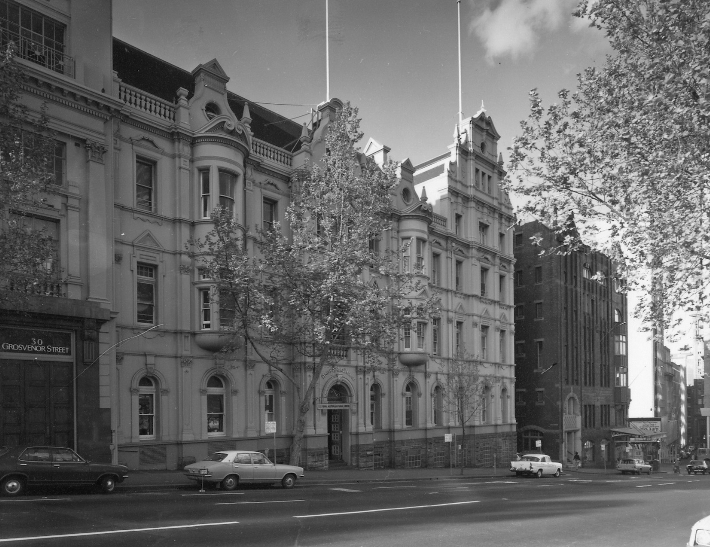 Royal Naval House, 32-34 Grosvenor st, 1970