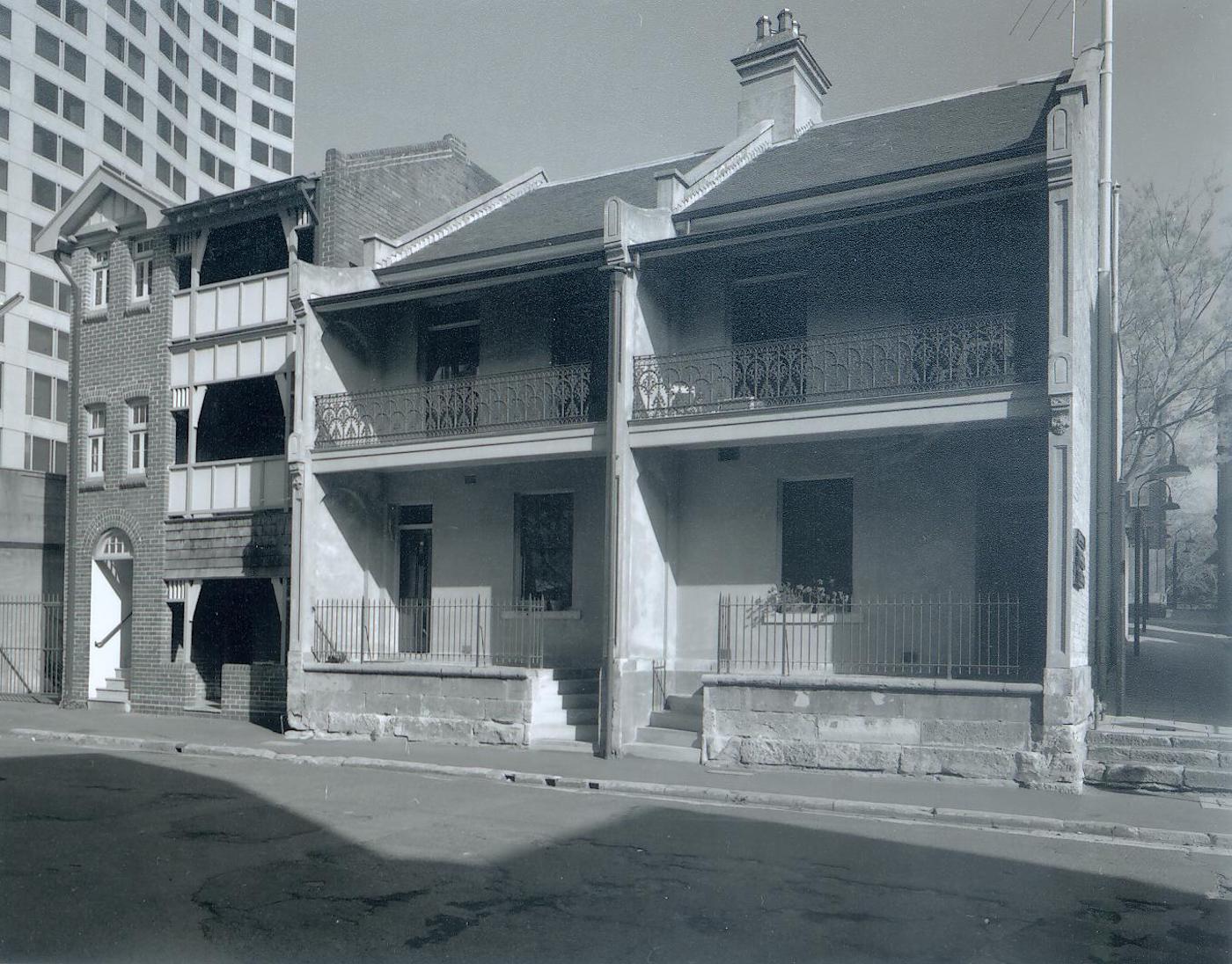 113-115 Gloucester, 2001